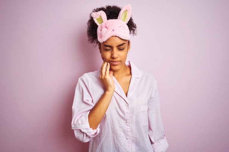 Dealing with Nighttime Toothaches? When to Call a Dental Office in Yorkville