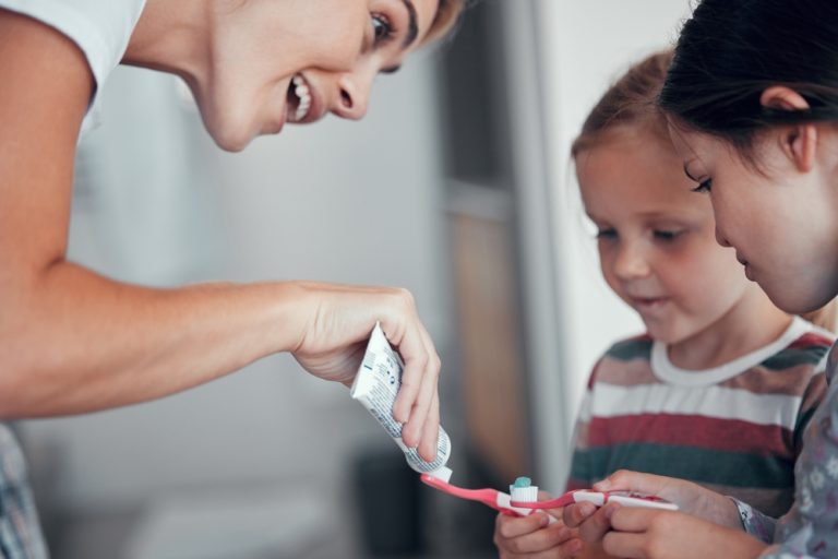 How a Waterloo Dentist Helps Moms Manage Family Dental Routines